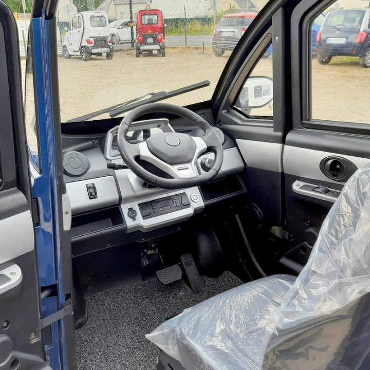 AUTO SANS PERMIS ELECTRIQUE E-PAULINE BLEUE